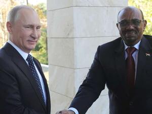 الرئيس الروسي فلاديمير بوتين ونظيره السوداني عمر البشير
