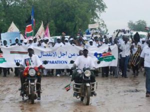 مئات المؤيدين لاستقلال جنوب السودان يتظاهرون في شوارع جوبا
