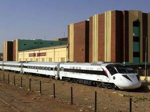 قطار الجزيرة يتكون من وحدتين كل وحدة تنقل (432) راكبا لعدد (4) رحلات يوميا