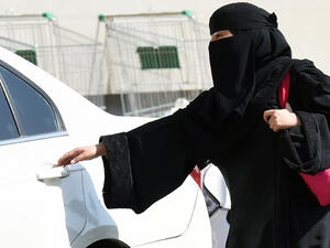 سعوديات ضد قيادة المراة