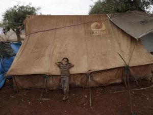 نزوح 120 ألفا منذ مطلع الشهر بسبب تصاعد العنف في سوريا
