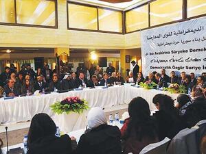 المعارضة السورية تتفق على تشكيل فريق للإعداد لمحادثات السلام