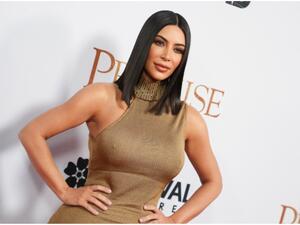 كيم كاردشيان(http://footwearnews.com)