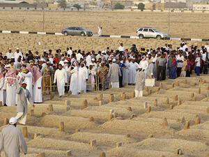 وفاة مواطن داخل قبر امه