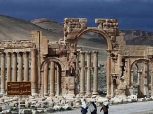 بعد الدواعش.. الطيران الروسي يجهز على ما تبقى من آثار تدمر السورية