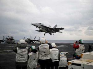 حاملة طائرات أمريكية تتجه مع أسطولها نحو شبه الجزيرة الكورية
