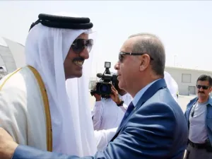  الطائرة -التي تتسع في العادة لنقل أربعمئة راكب- تم تعديلها لتقل 76 شخصا فقط