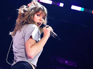 Taylor Swift made a surprise visit to an eight-year old fan on Saturday (Source: @taylorswift - Instagram) 