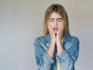 تساعد ممارسات النظافة الفموية في تقليل خطورة إصابة قناة الجذر
