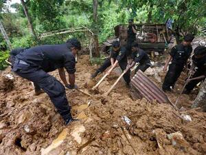 تم انتشال 11 جثة بعد انهيار أرضي في منطقة "بولاثسينهالا" 