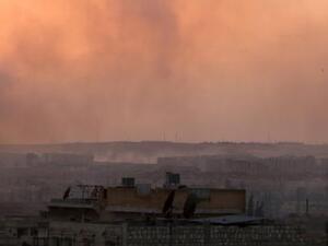 دخان يتصاعد بفعل ضربات جوية على طريق الكاستيلو
