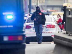 أحد افراد القوات الخاصة بالشرطة البلجيكية في بروكسل
