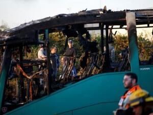 جانب من الحافلة التي تعرضت لانفجار في القدس يوم الاثنين
