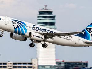 العثور على حطام للطائرة المصرية والبحث جار عن الصندوق الاسود
