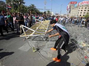 الأمن يطلق الغاز المسيل للدموع لتفريق متظاهرين وسط بغداد