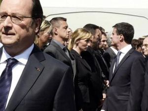 شرطي فرنسي يرفض مصافحة الرئيس هولاند