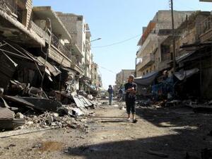 دمار جراء قصف على سوق في معرة النعمان بإدلب
