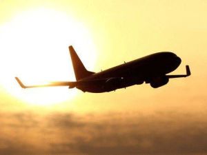 العثور على قطعتي حطام مصدرهما الطائرة الماليزية المفقودة
