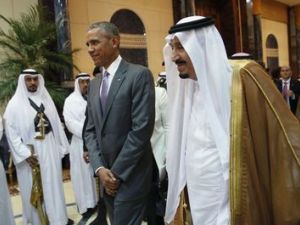 الرئيس الأمريكي باراك أوباما والعاهل السعودي الملك سلمان (يمينا) في الرياض يوم الأربعاء
