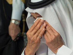 دموع الملك سلمان