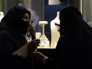 السماح للسعوديات بالحصول على نسخة من عقد الزواج
