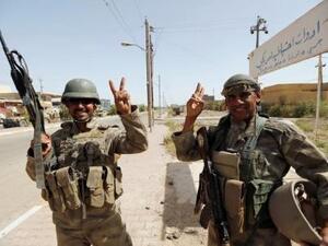 جنديان عراقيان بوسط الفلوجة
