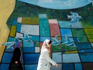 جدارية في احد شوارع طهران
