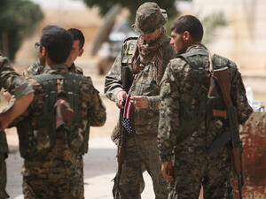 واشنطن تنفي أي أزمة مع أنقرة بسبب شارة المقاتلين الأكراد