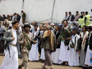 مقاتلون موالون للحوثيين في صنعاء

