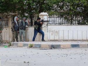 معارك بين موالين للنظام السوري والأكراد في القامشلي
