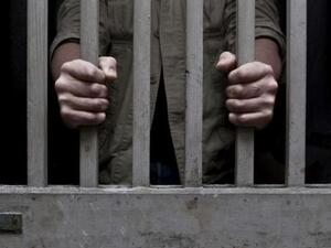 Thievery will get you behind bars. (Shutterstock)