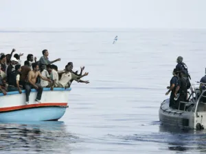 السودان تعتقل أحد أكبر مهربي البشر وترحله إلى إيطاليا
