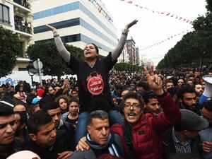 محللون سياسيون أكدوا الثورة انتصرت في التخلص من دولة البوليس لتنتقل لدولة رأسمالية 