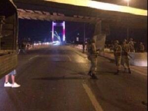 مشهد مروع.. مروحية انقلابية تمطر المدنيين الأتراك بنيرانها
