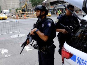 إخلاء مقر حملة هيلاري كلينتون بعد العثور على مادة بيضاء
