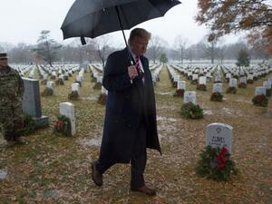 ترامب أرجأ رحلته إلى فلوريدا لقضاء عطلة رأس السنة