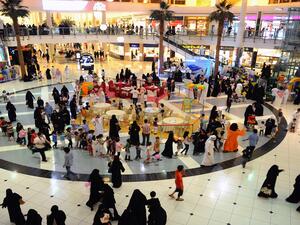 الترفيه تستضيف مشعوذا وعاهرة!!