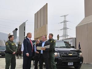 البنتاغون يوافق على صرف مليار دولار لبناء جدار حدودي مع المكسيك