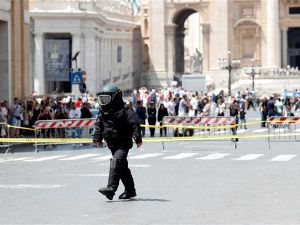 طرد مشبوه يخلي ساحة في الفاتيكان قبل زيارة ترامب