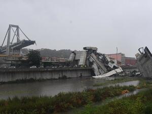 Horrific images of a bridge that collapsed in Genoa, Italy (Twitter)