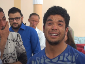 بدأ الشاب باتهام المستشفى والطبيب بسرقة كلية والدته 