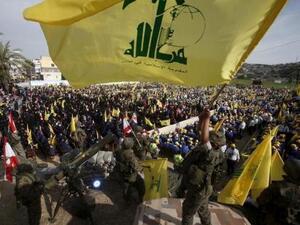 عضو في حزب الله يحمل علم الحزب في مهرجان نظمه الحزب في النبطية في لبنان 
