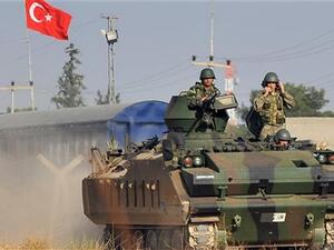 Turkish soldiers patrol the border town of Ceylanpinar at the Turkish-Syrian border. (AFP/File)