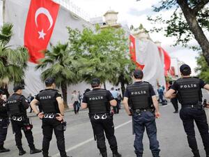 يحاكم ما مجموعه 17 صحفيا وموظفا في "جمهوريت" بتهم تتعلق بالإرهاب 

محكمة تركية تأمر بالإفراج عن صحافي بارز بعد اعتقاله 11 شهرا