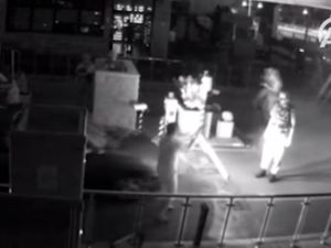 مقطع الفيديو المذكور يبين سيطرة الانقلابيين على الوضع - يوتيوب