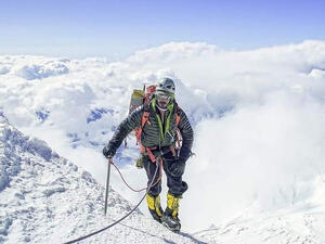 Mohammed bin Abdullah al-Thani reaches the summit of Denali in Alaska. (Twitter/Khaleej Times)