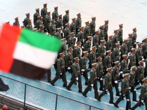 جنود اماراتيون خلال عرض عسكري
