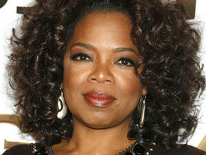 نفت أوبرا وينفري والدموع في عينيها أن تكون سحاقية