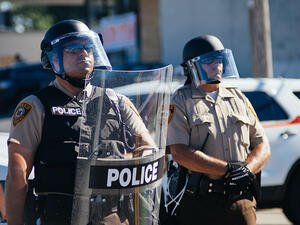 تبرئة شرطي سابق أبيض في سانت لويس من تهمة قتل شاب أسود 