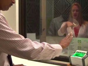 الأسئلة الجديدة تمنح “سلطات تعسفية” لمسؤولي القنصليات الأمريكية